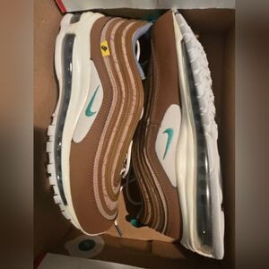 MENS NIKE AIR MAX 97 SE            Brown and White Sneakers with Teal Accents
